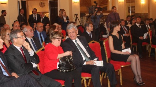 The Ambassador's wife in black.  The Ambassador of Finland in red.